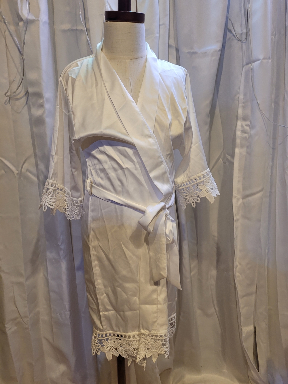 Amazon White Lace-Trim Satin Kid's Robe